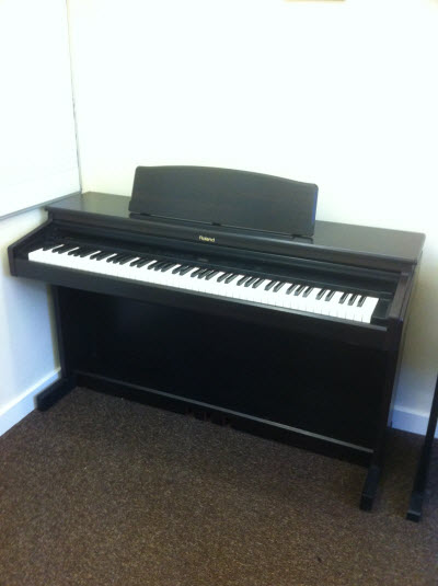 Roland HP330