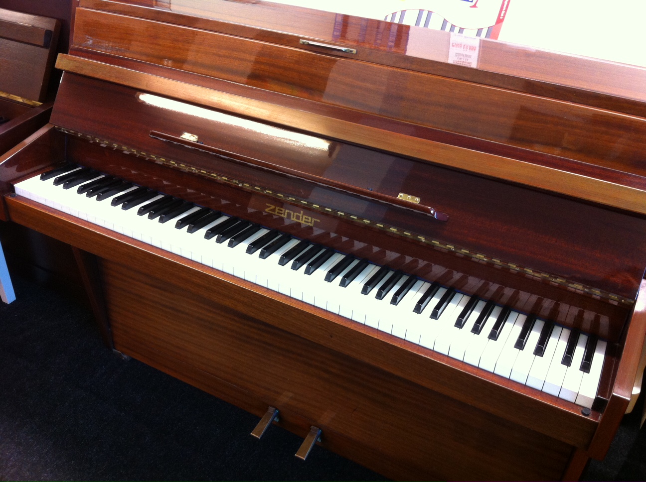 Zender Piano polished mahogany