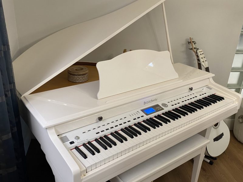 Second Hand Broadway BG1 Digital Grand Piano white