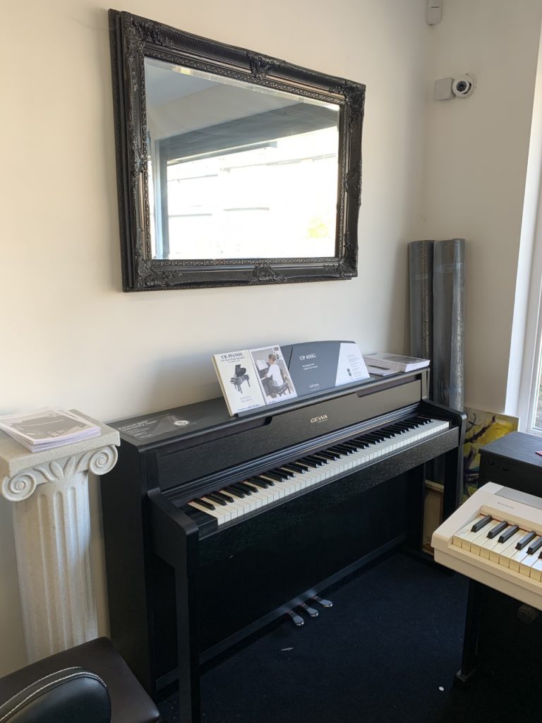 Second Hand Gewa UP400G in black UK Pianos