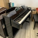 Second Hand Yamaha CLP330 in polished ebony