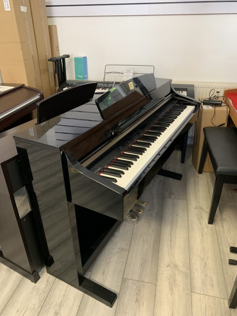 Second Hand Yamaha CLP330 in polished ebony