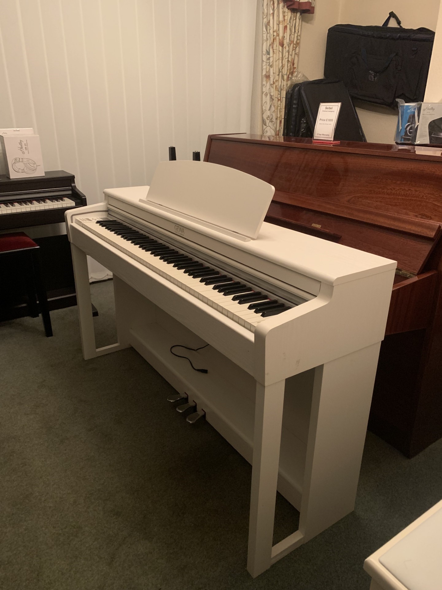 Second hand Gewa UP365 in white