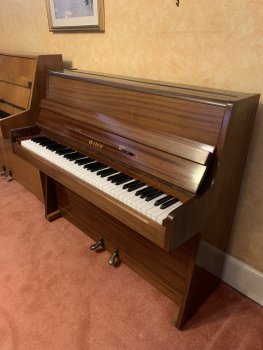 Giles 6-Octave Upright Piano