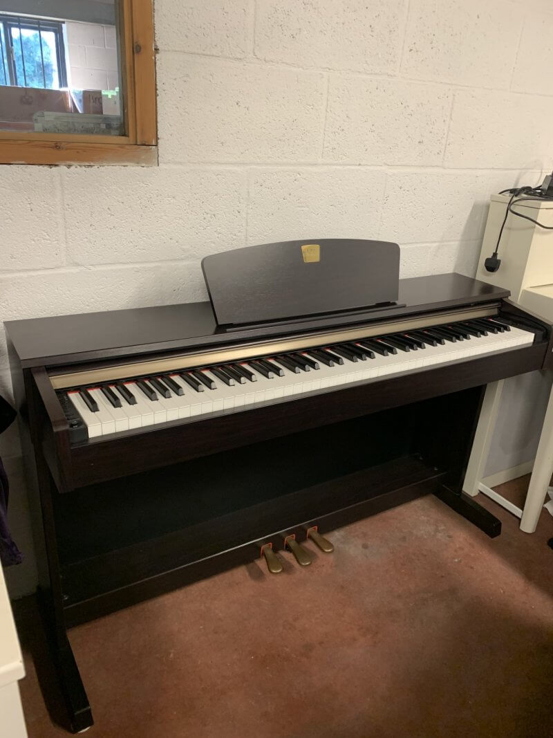 Second Hand Yamaha CLP320 Rosewood