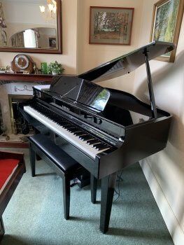 Yamaha CLP565 Digital Baby Grand Piano