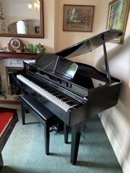 Yamaha CLP665 Digital Baby Grand Piano