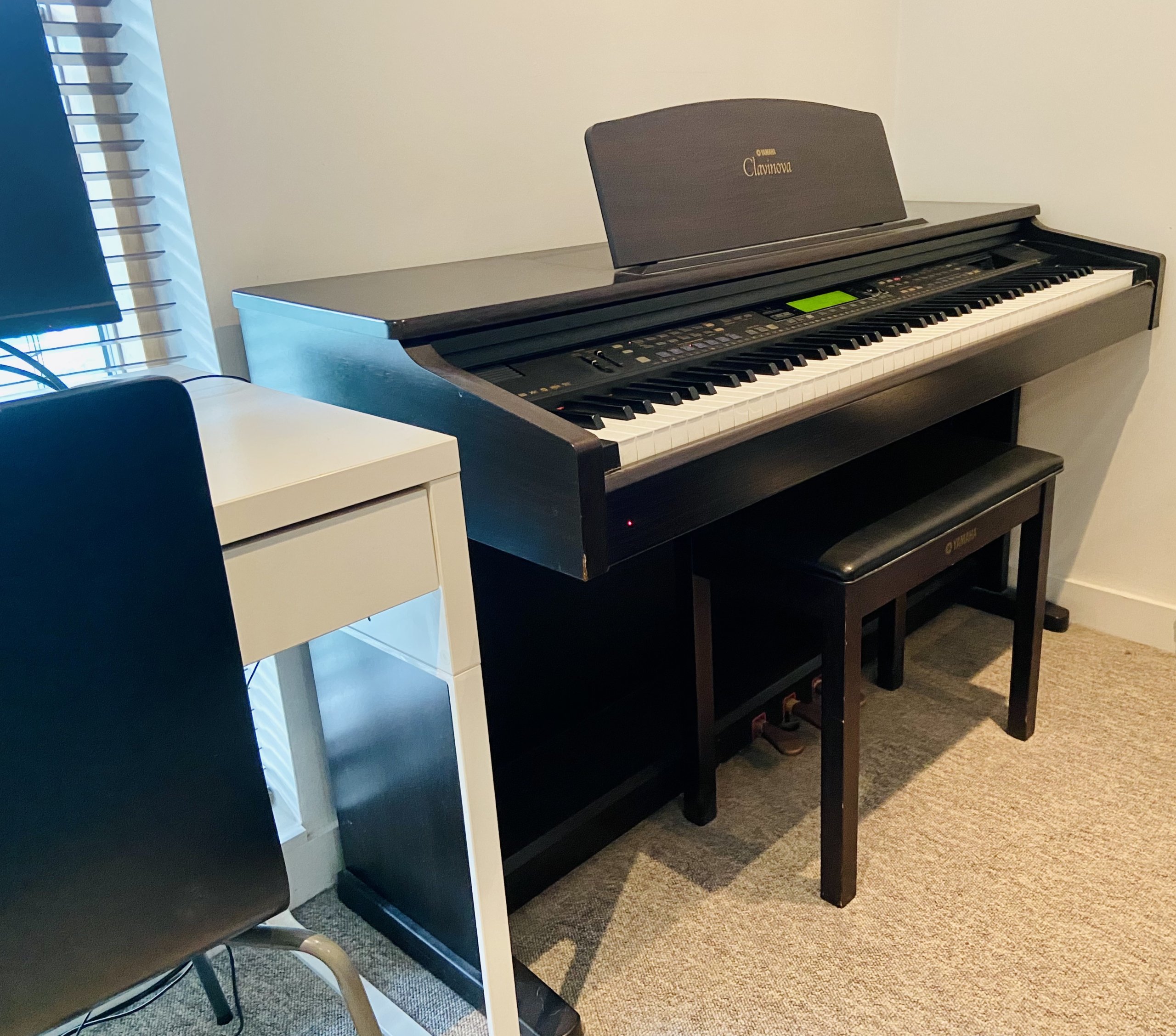 Yamaha Digital Piano: Clavinova CVP-103M (with Headphones