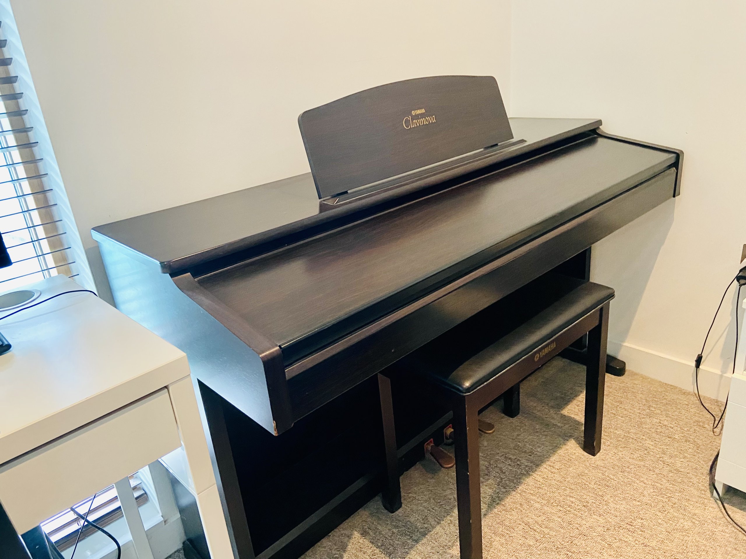 Yamaha Digital Piano: Clavinova CVP-103M (with Headphones