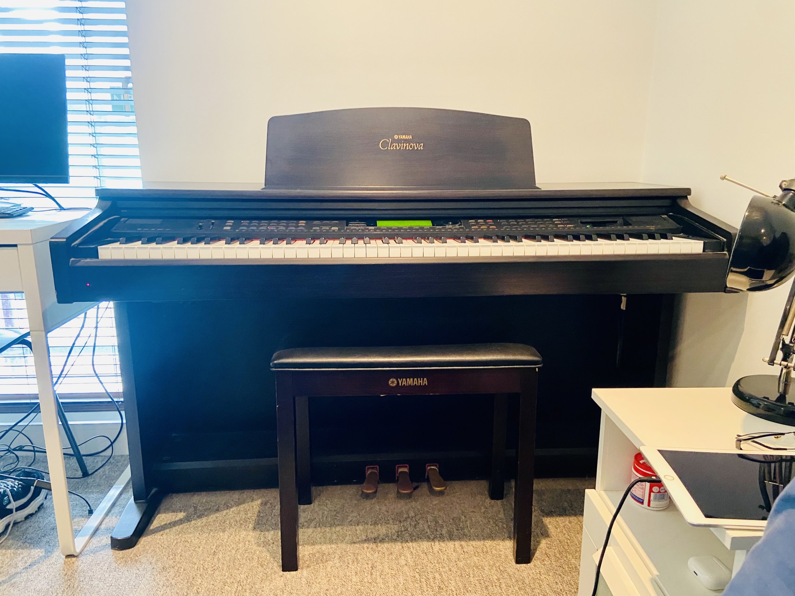 Yamaha Digital Piano: Clavinova CVP-103M (with Headphones