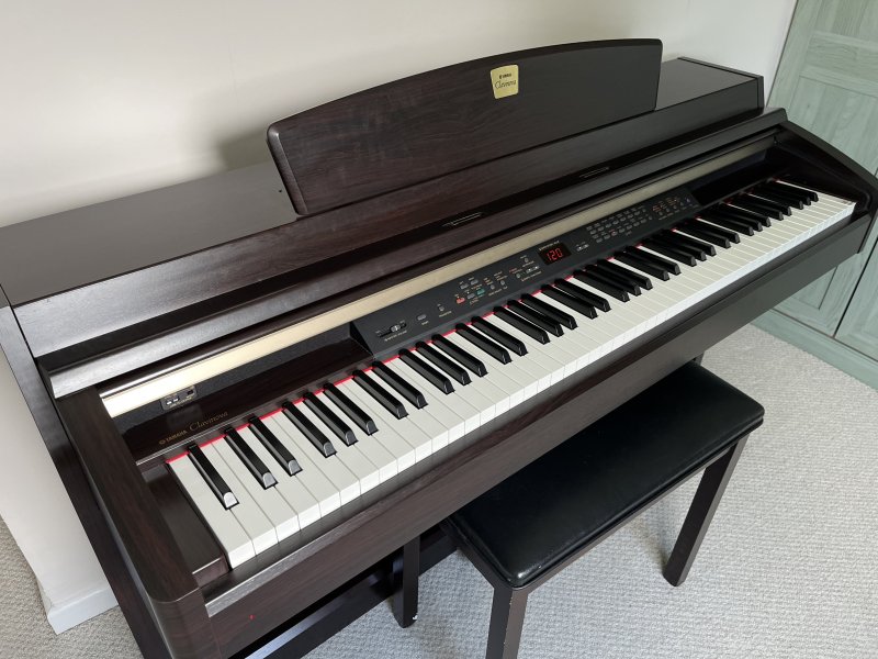 YAMAHA CLP240